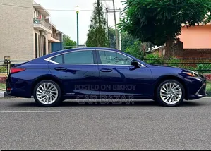 Lexus ES 300h Luxury 2021 Black