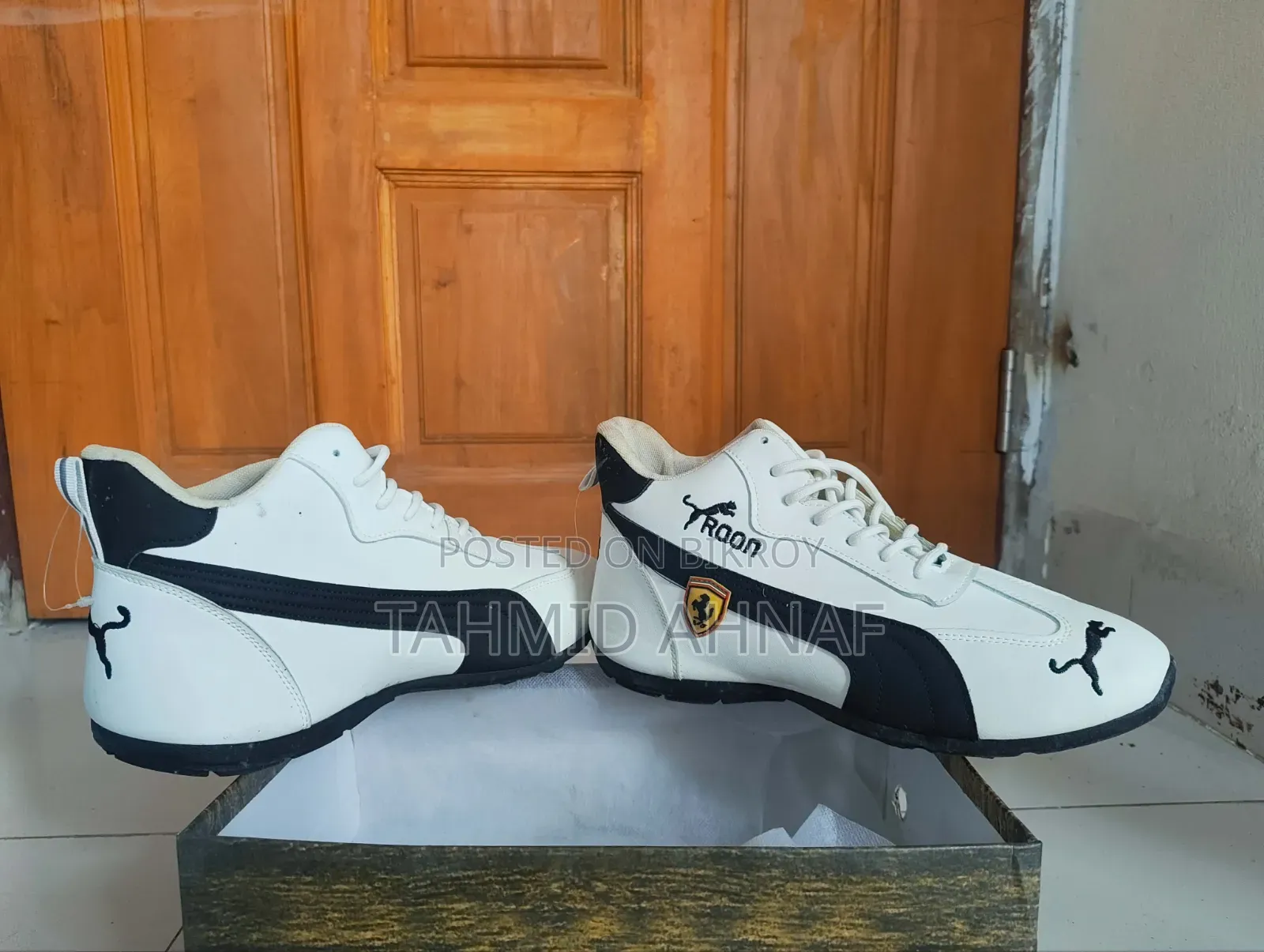Puma Ferrari White & Black Sports Shoes