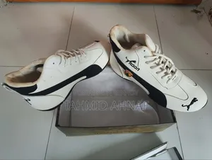 Puma Ferrari White & Black Sports Shoes