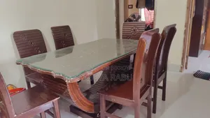 ডাইনিং টেবিল