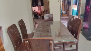 ডাইনিং টেবিল