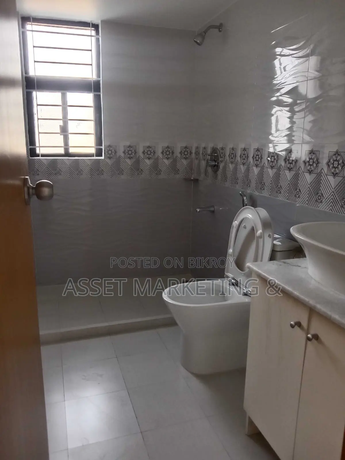 3bdrm Apartment in Bashundhara, Basundhara for sale