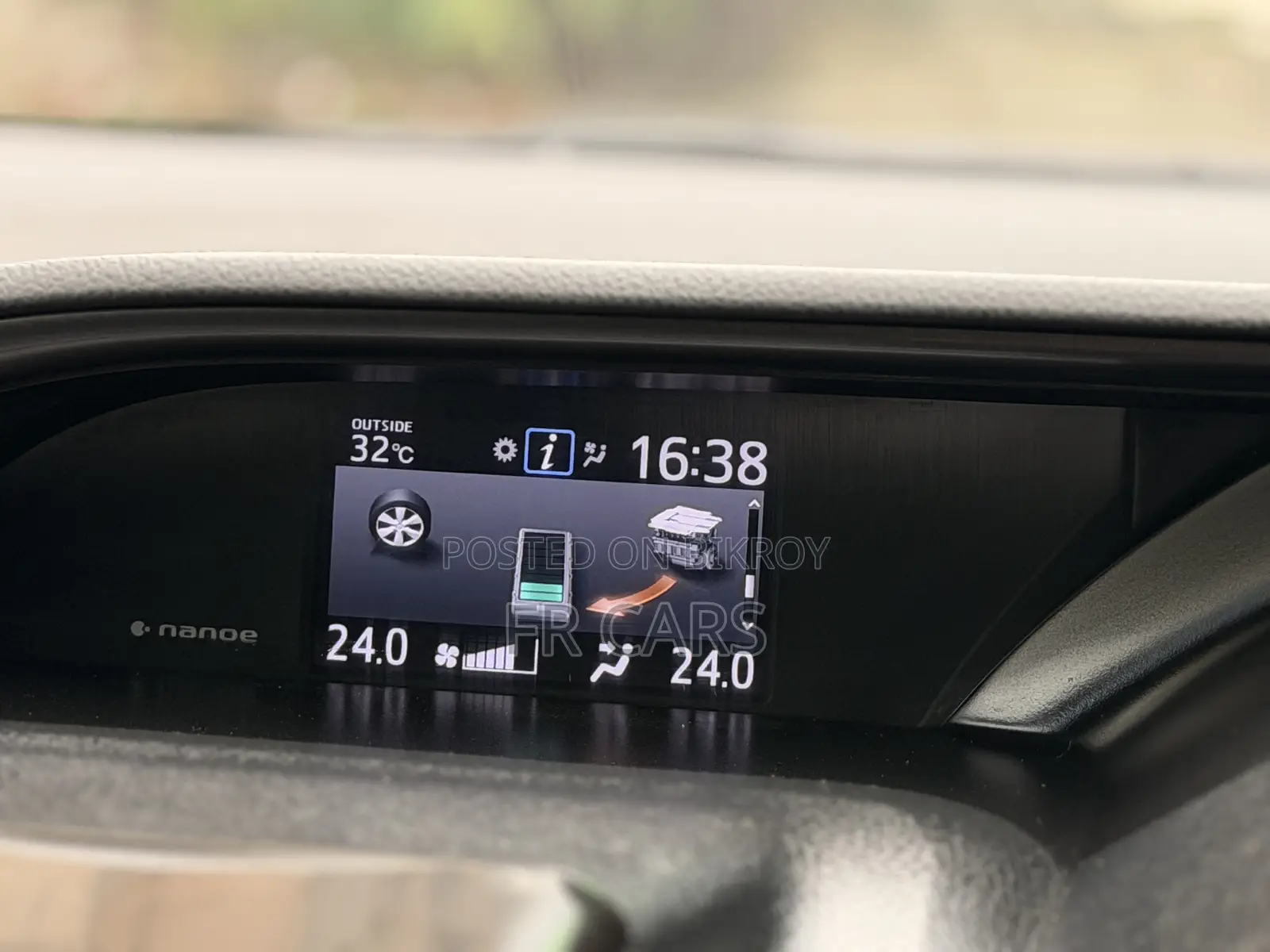 Toyota Esquire 1.8 FWD Hybrid (7 seater) 2018 Purple