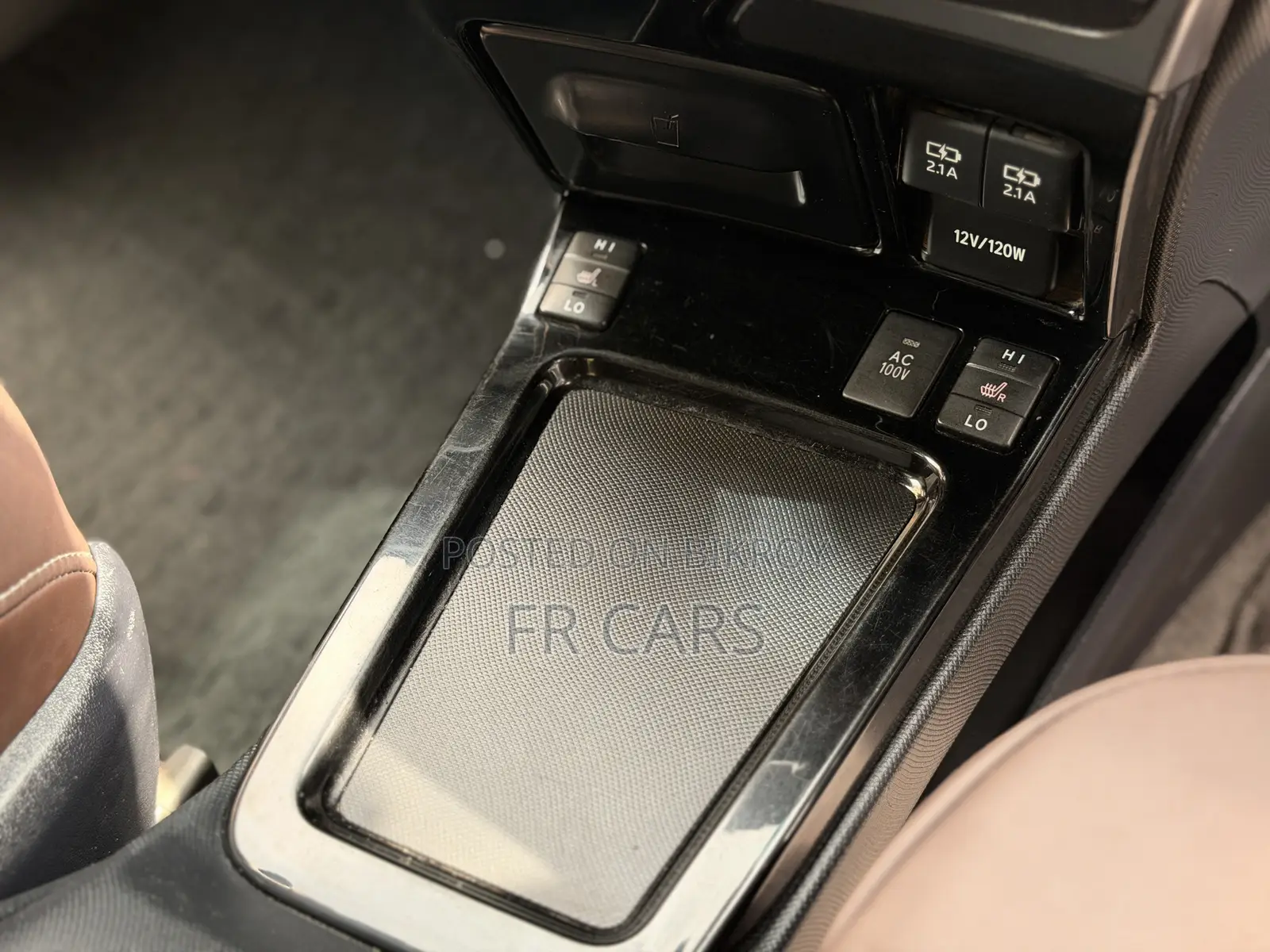 Toyota Esquire 1.8 FWD Hybrid (7 seater) 2018 Purple