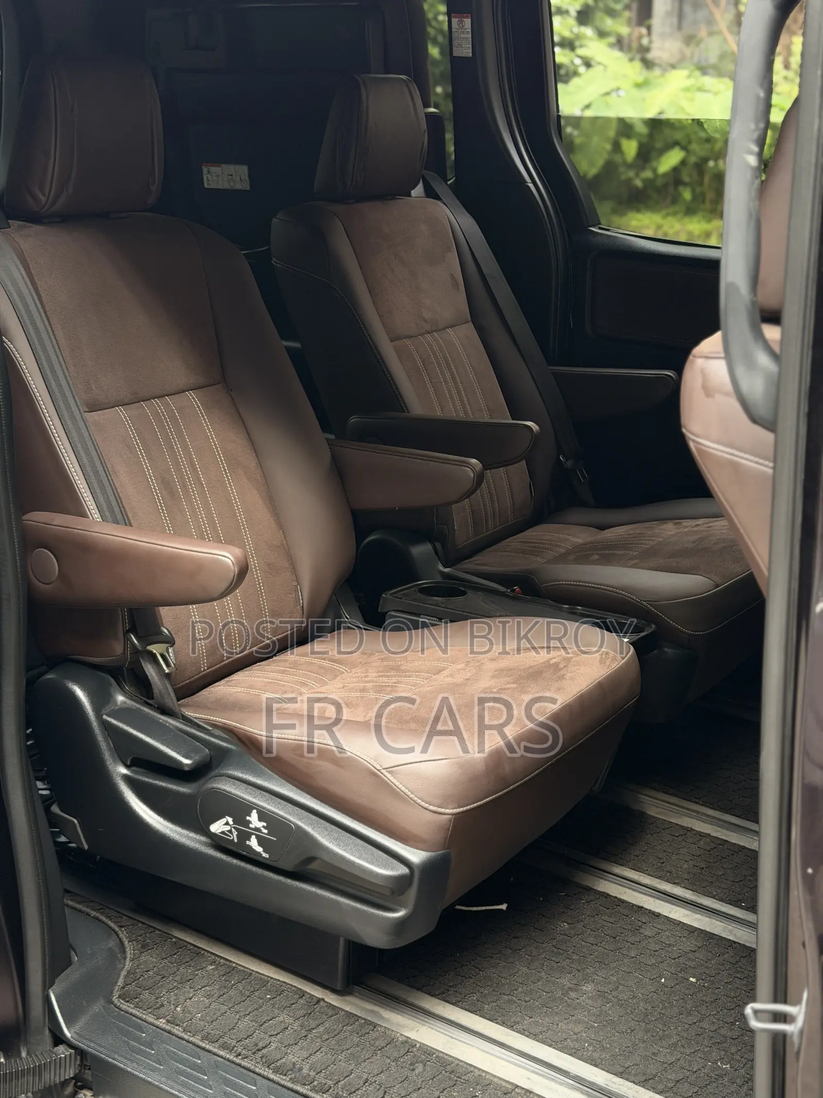Toyota Esquire 1.8 FWD Hybrid (7 seater) 2018 Purple