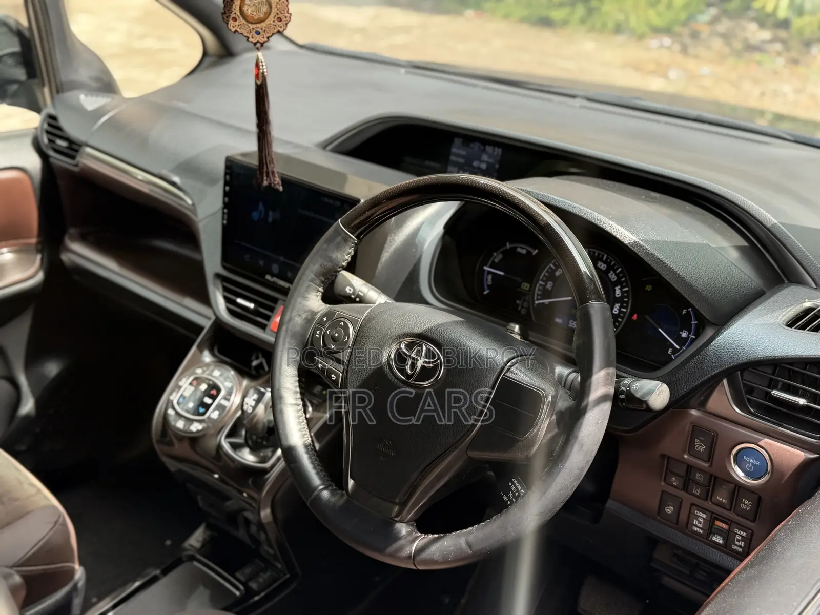 Toyota Esquire 1.8 FWD Hybrid (7 seater) 2018 Purple