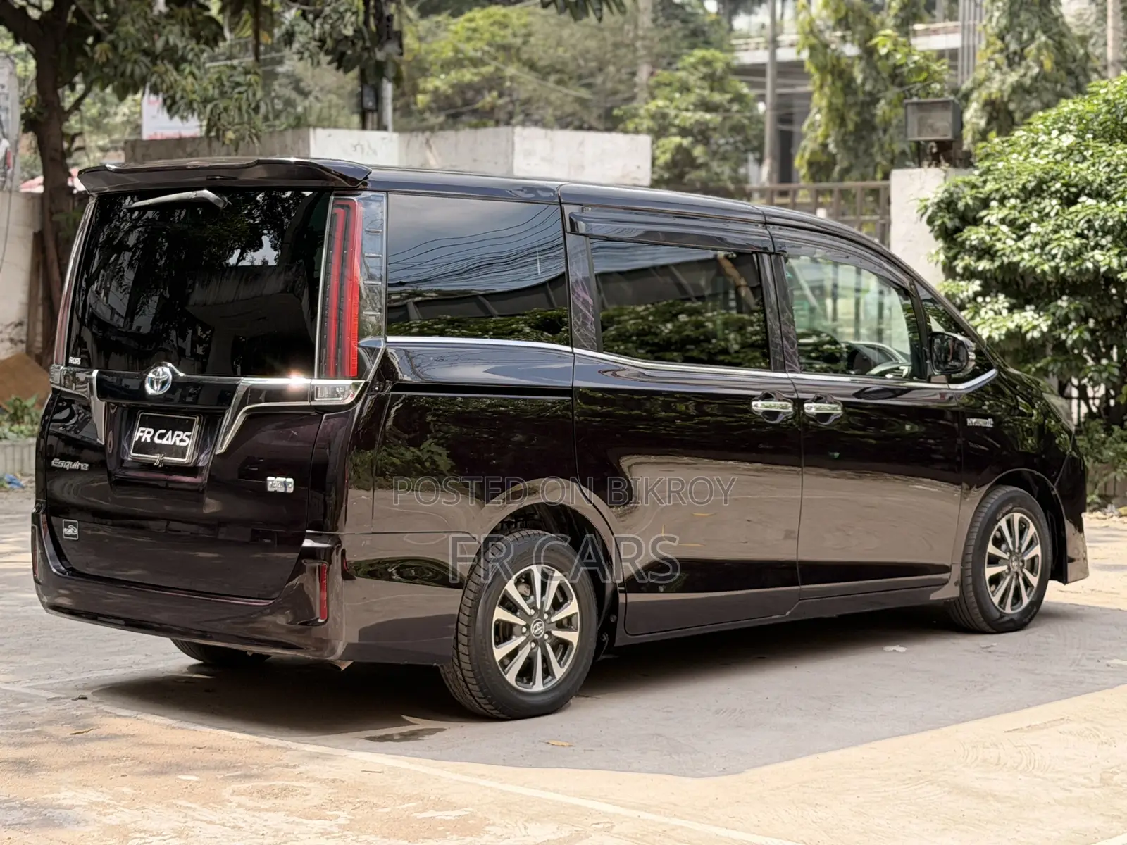 Toyota Esquire 1.8 FWD Hybrid (7 seater) 2018 Purple