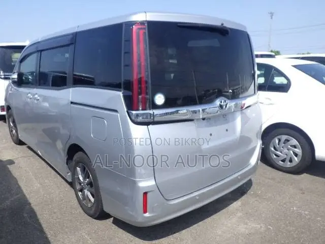 Toyota Noah 2.0 FWD (8 Seater) 2021 Silver