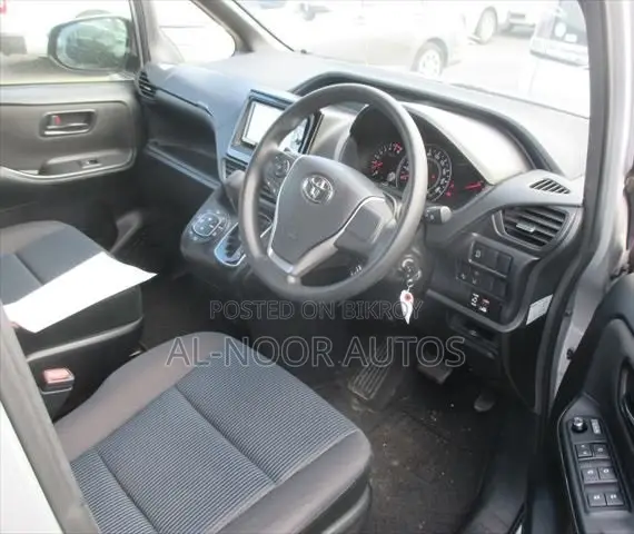 Toyota Noah 2.0 FWD (8 Seater) 2021 Silver