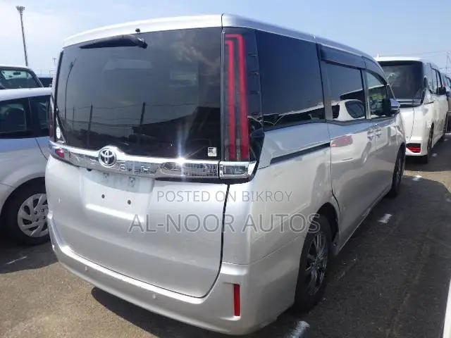 Toyota Noah 2.0 FWD (8 Seater) 2021 Silver
