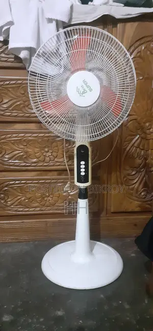 ক্লিকের স্ট্যান্ড ফ্যান