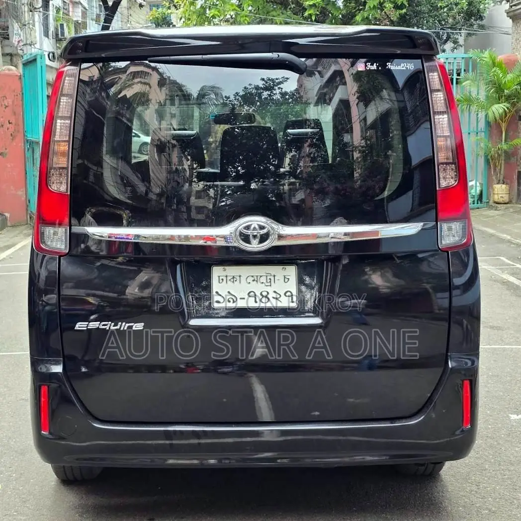Toyota Esquire 2.0 AWD (7 seater) 2014 Black