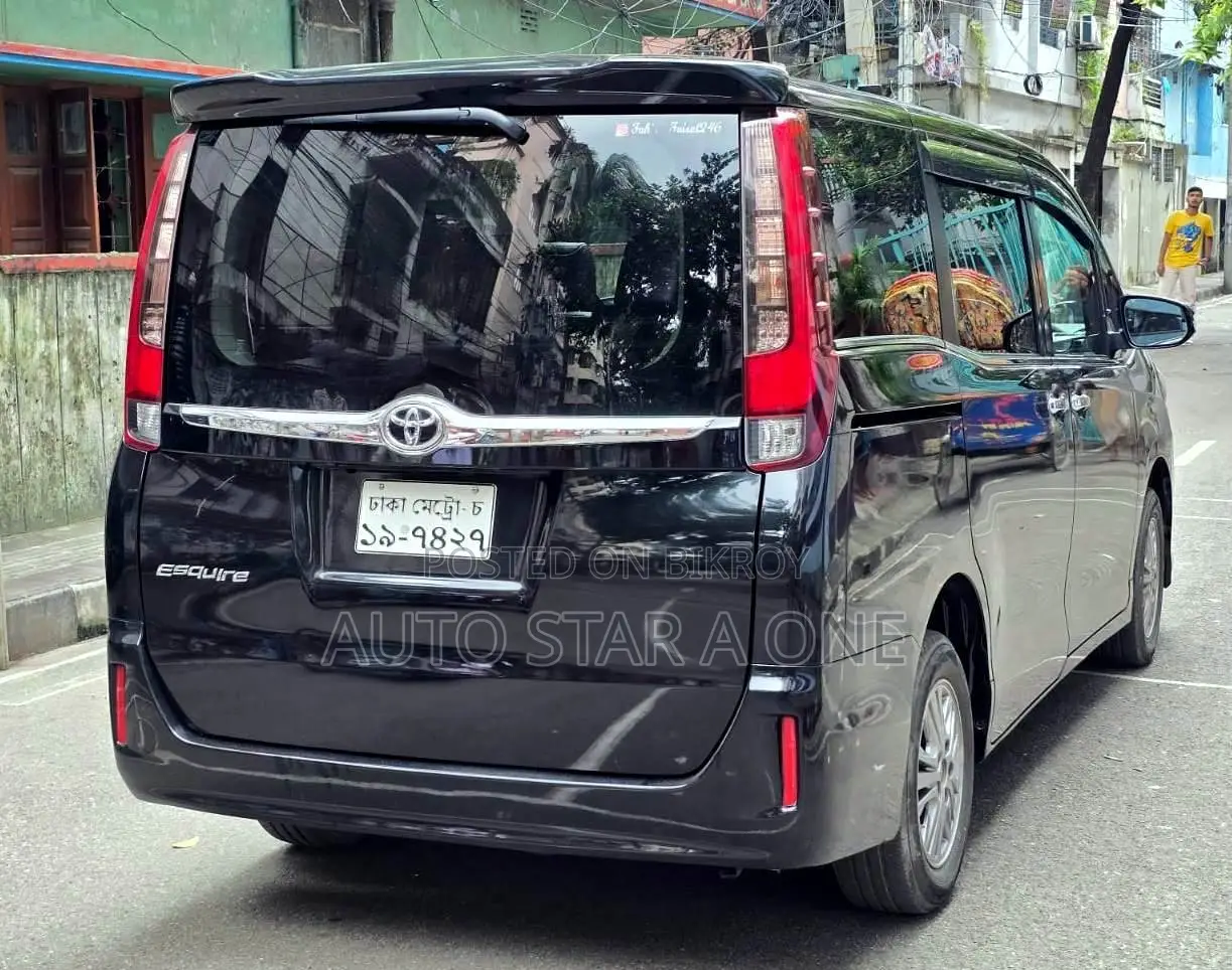 Toyota Esquire 2.0 AWD (7 seater) 2014 Black