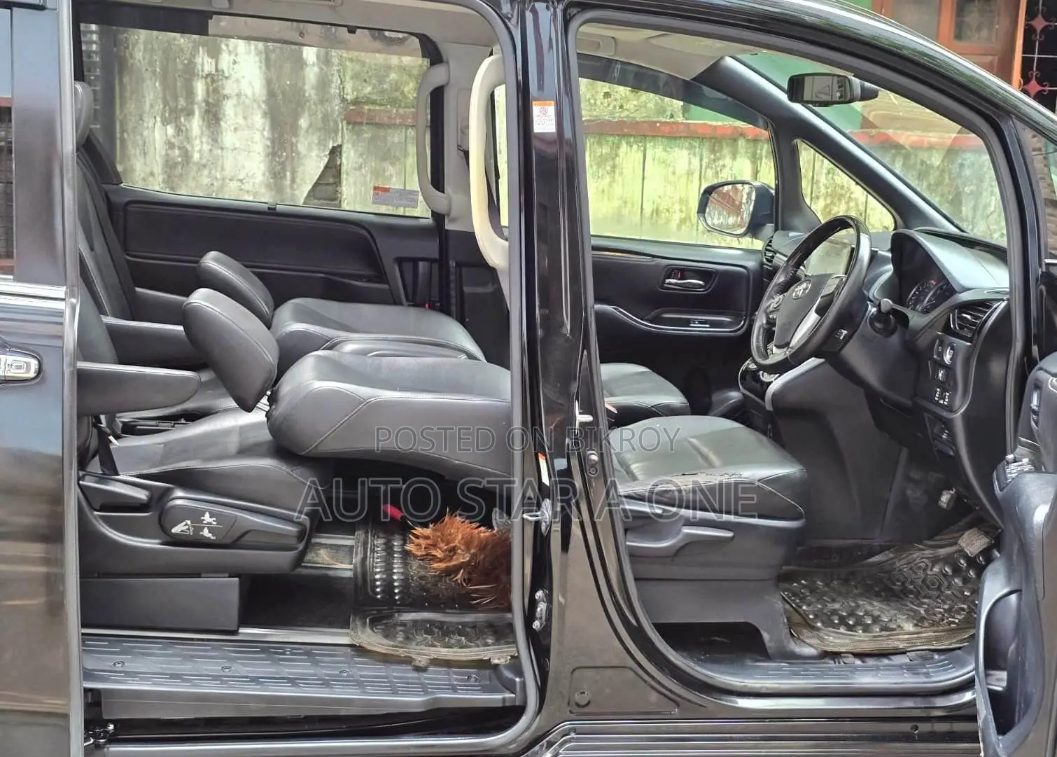 Toyota Esquire 2.0 AWD (7 seater) 2014 Black