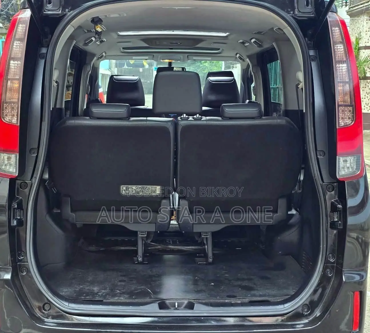 Toyota Esquire 2.0 AWD (7 seater) 2014 Black