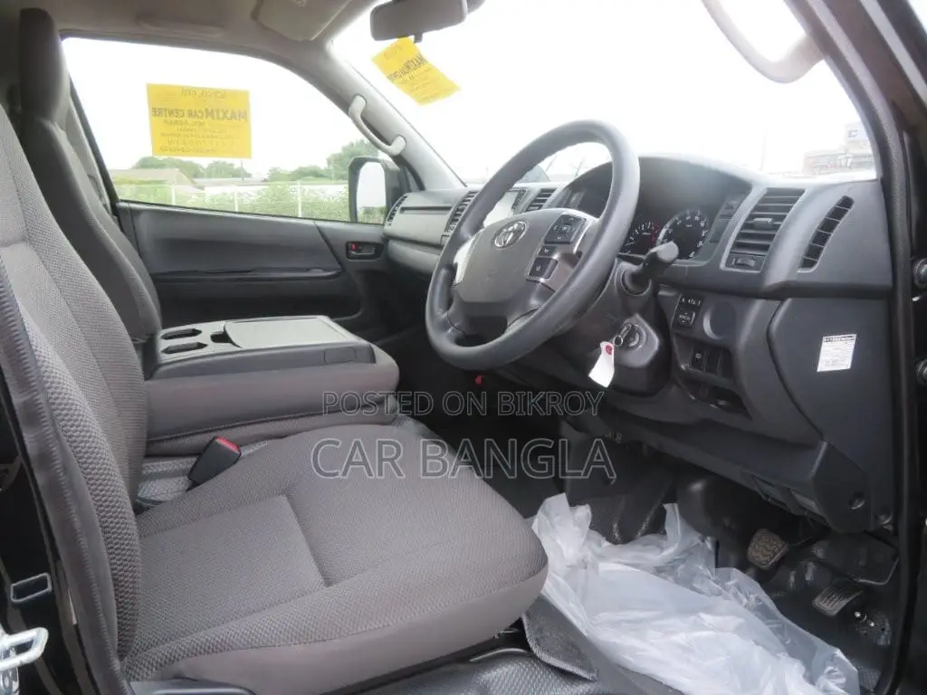 Toyota HiAce 2021 Black