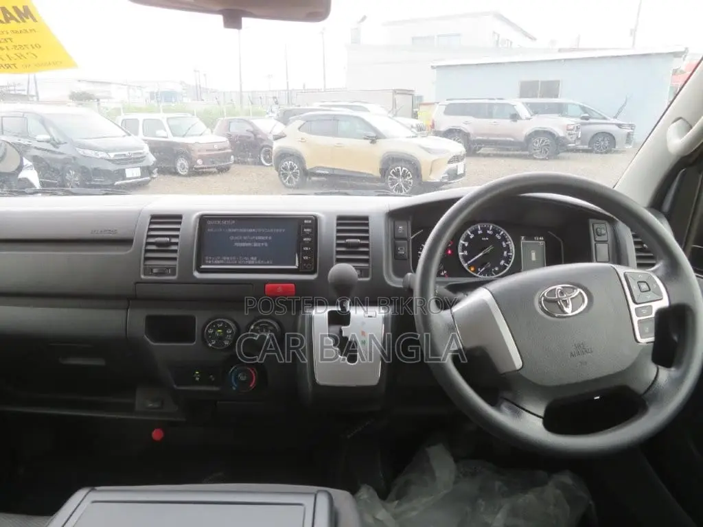 Toyota HiAce 2021 Black