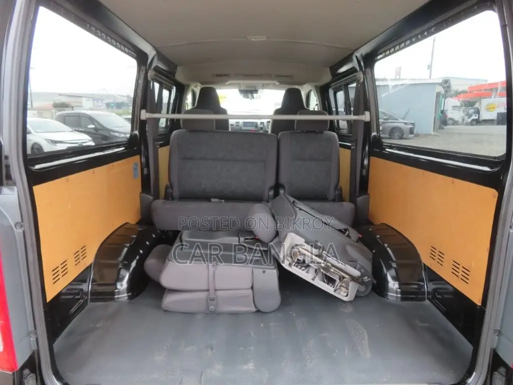 Toyota HiAce 2021 Black