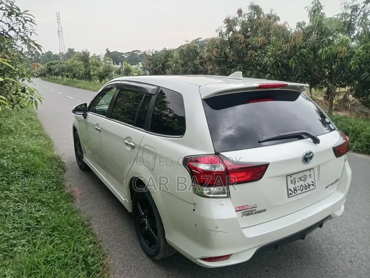 Toyota Corolla Fielder 1.5 Hybrid FWD 2016 Pearl