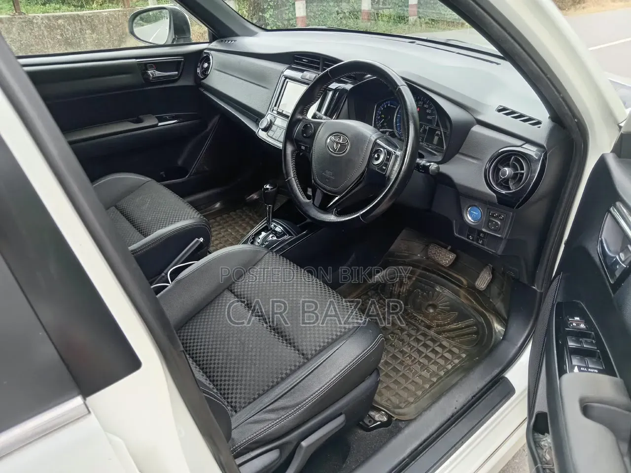 Toyota Corolla Fielder 1.5 Hybrid FWD 2016 Pearl