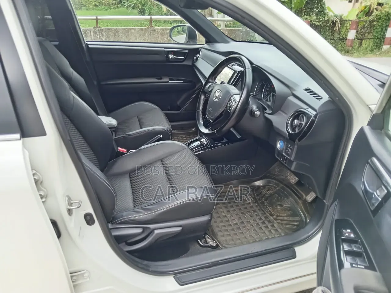 Toyota Corolla Fielder 1.5 Hybrid FWD 2016 Pearl