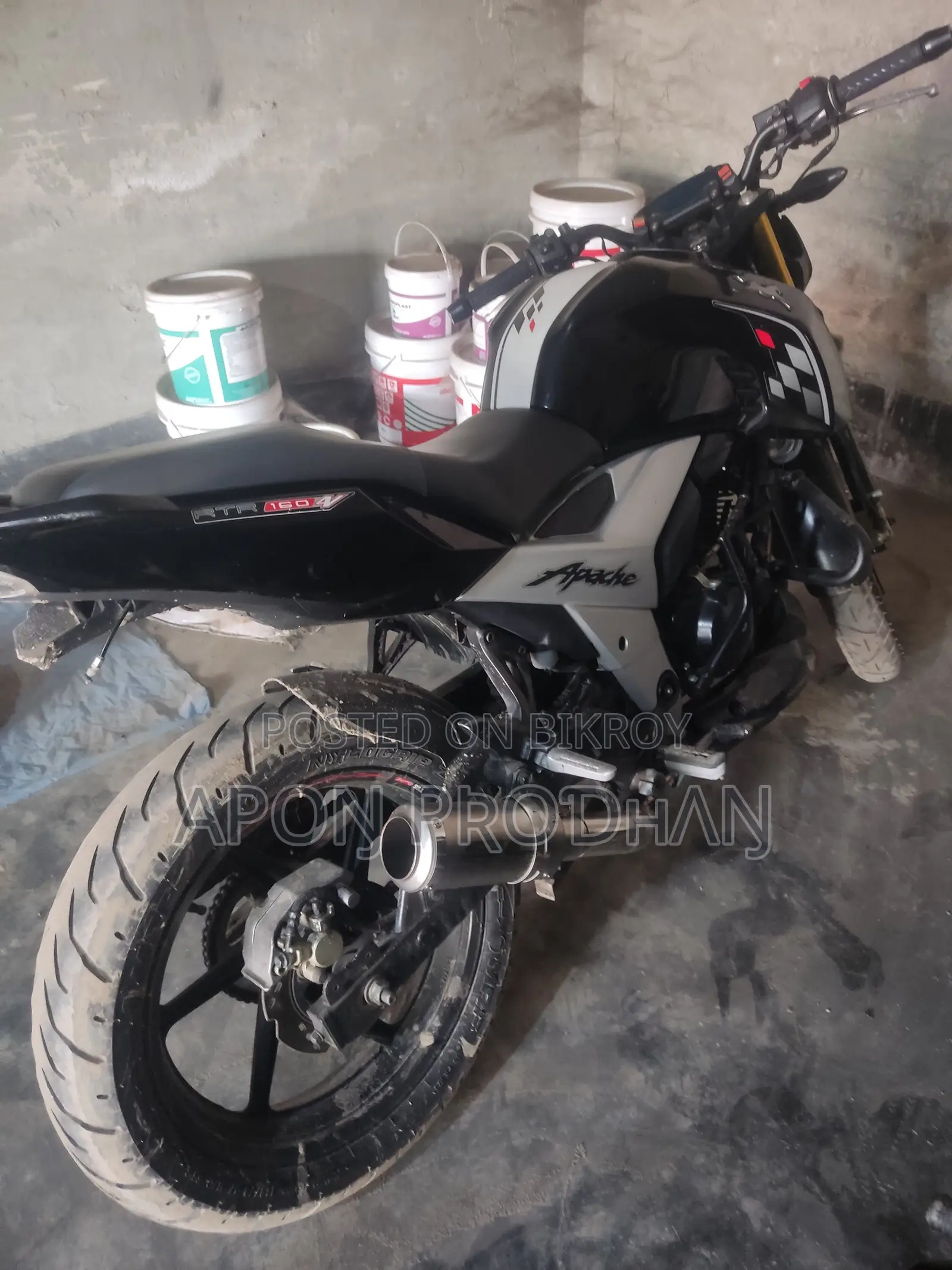 TVS Apache RTR 160 4V 2024 Black