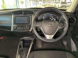 Toyota Corolla Fielder 1.5 Hybrid FWD 2021 Silver