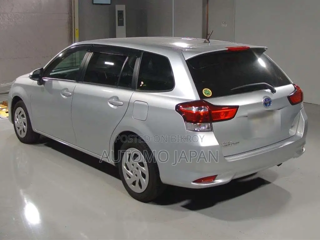 Toyota Corolla Fielder 1.5 Hybrid FWD 2021 Silver