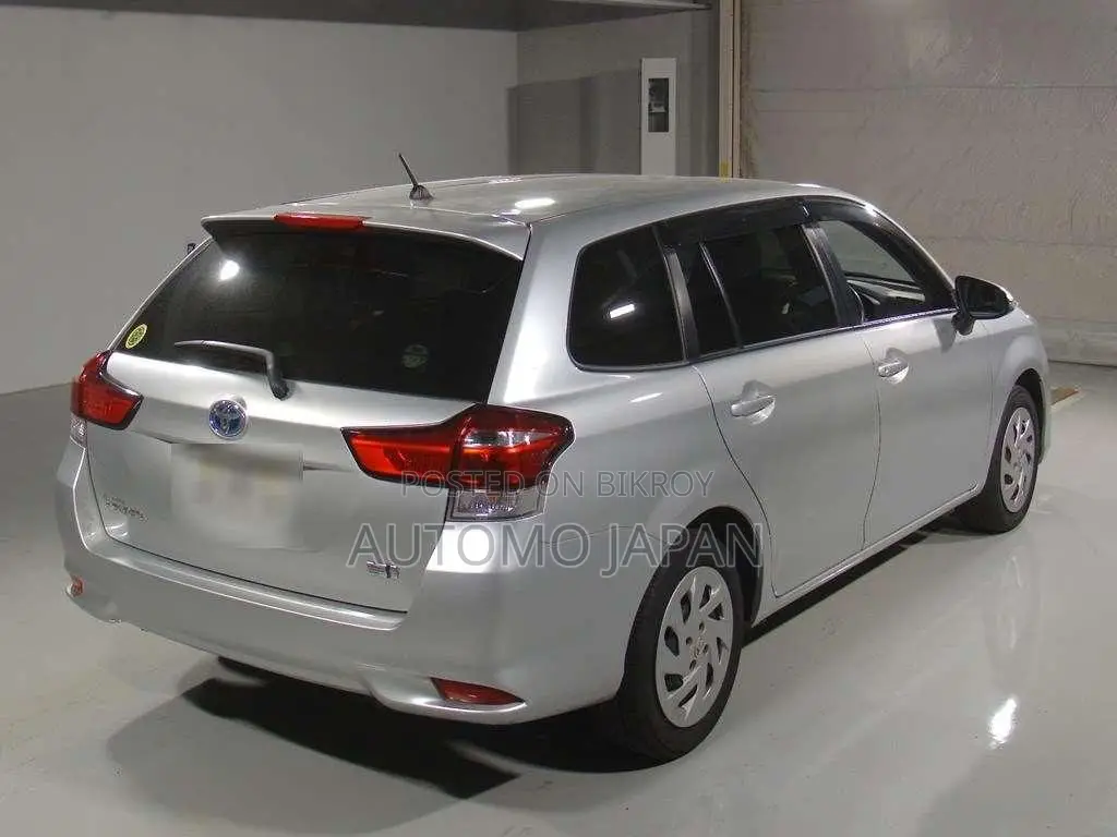 Toyota Corolla Fielder 1.5 Hybrid FWD 2021 Silver