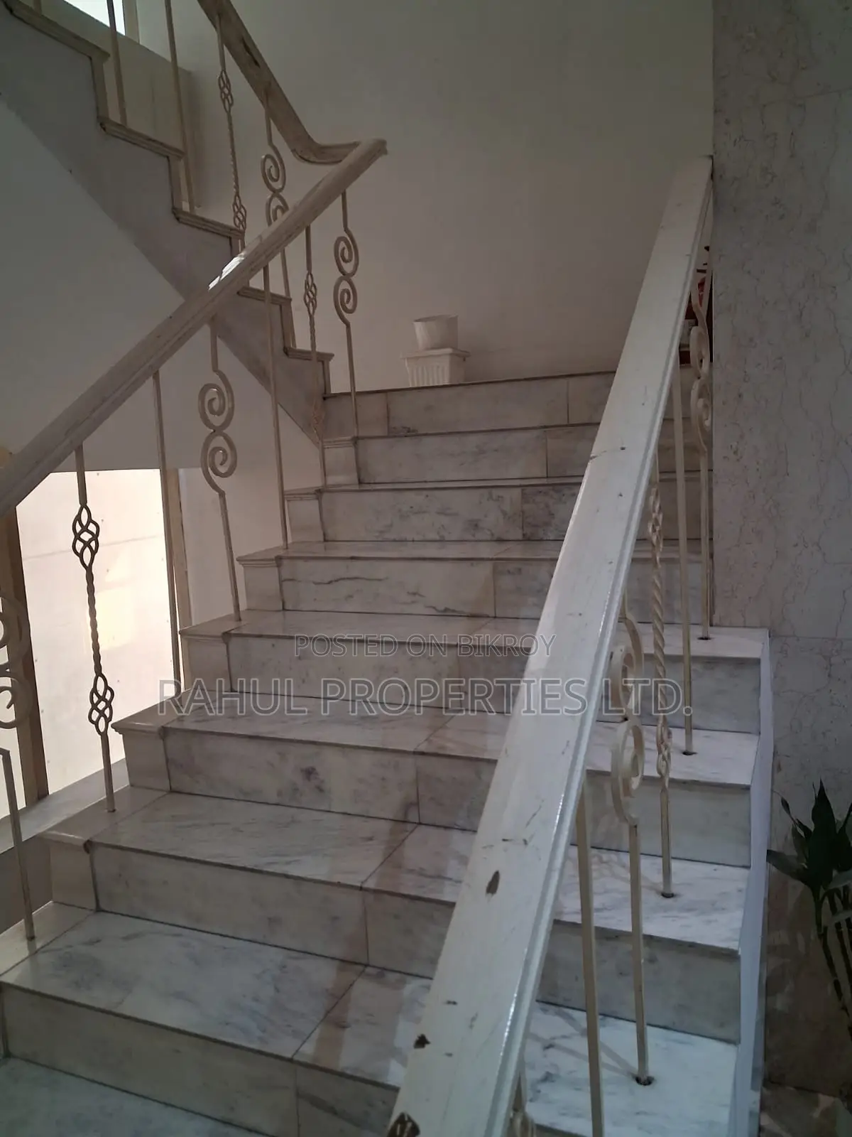 4bdrm Apartment in Basundhara for sale