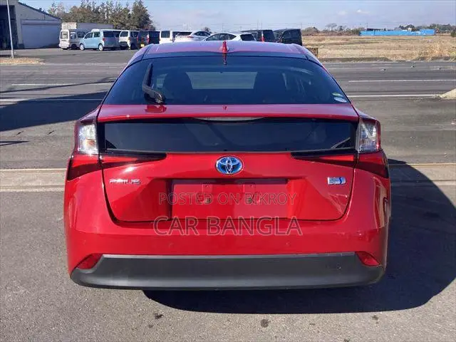Toyota Prius 2021 Red