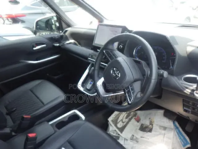 Toyota Noah 2023 Pearl