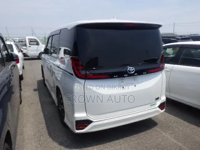 Toyota Noah 2023 Pearl