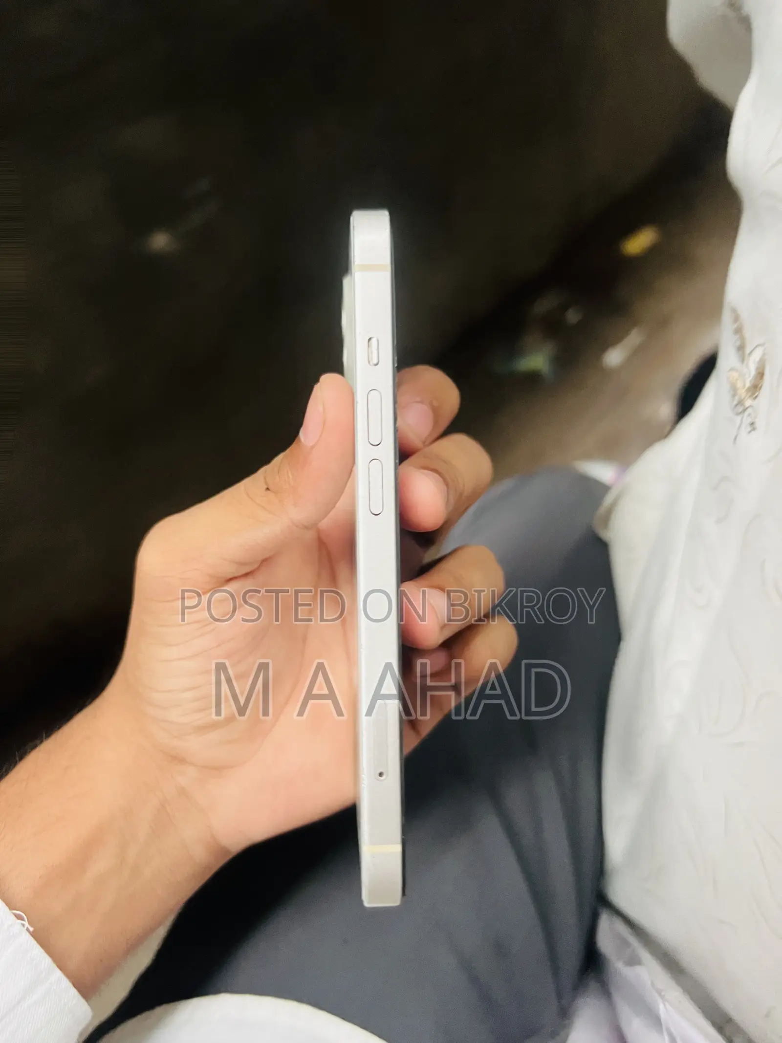 অ্যাপল আইফোন ১৩ ১২৮ জিবি হোয়াইট