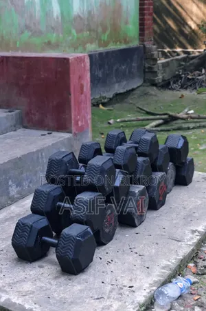 সিমেন্ট মাথার মিএরণ দিয়ে তৌরী ডাম্বেল। সঠিক মাপ ও কারারে তৈরী। বালবেল