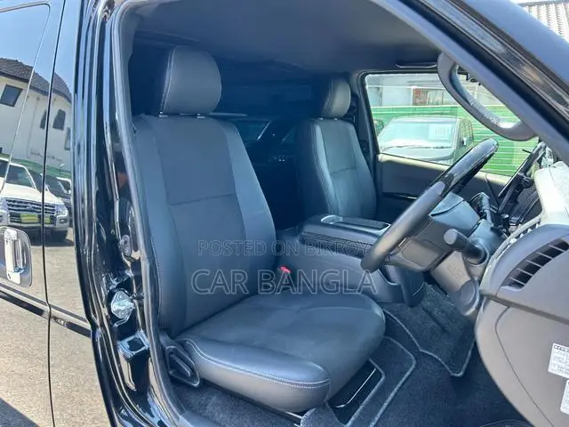 Toyota HiAce 2022 Black