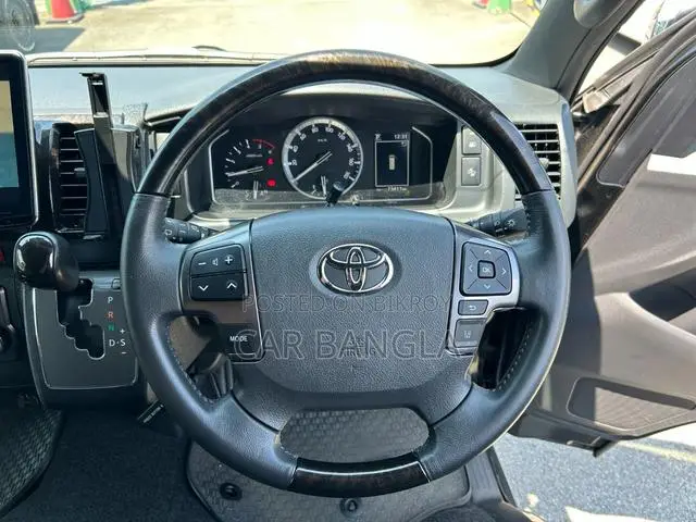 Toyota HiAce 2022 Black