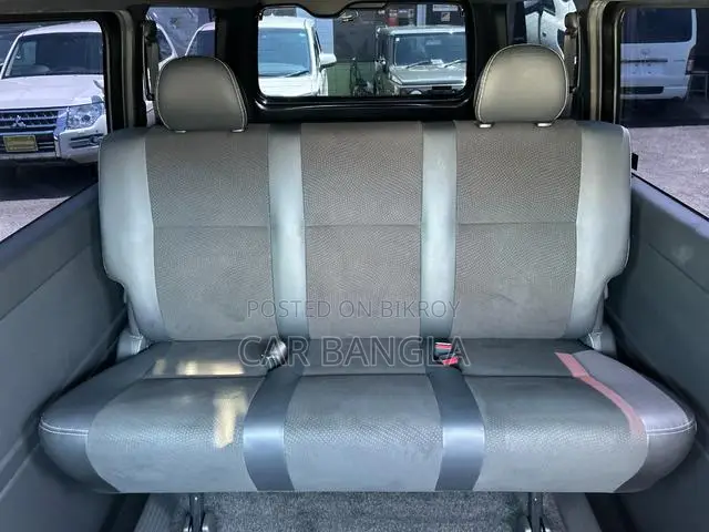 Toyota HiAce 2022 Black