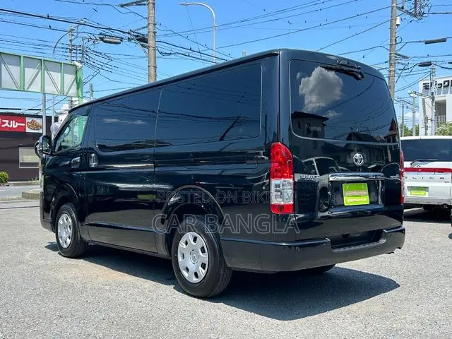 Toyota HiAce 2022 Black