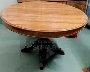 ডাইনিং টেবিল