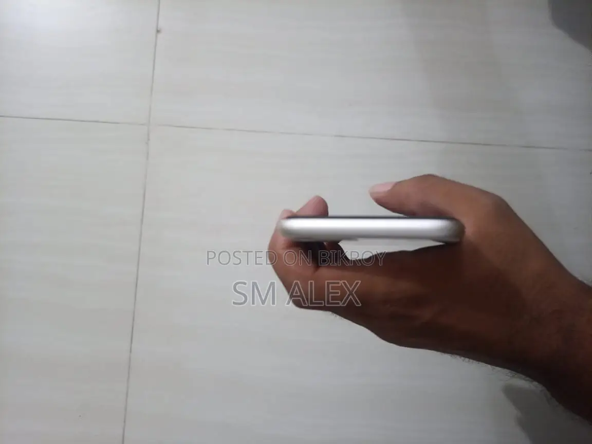 অ্যাপল আইফোন ১১ ১২৮ জিবি হোয়াইট