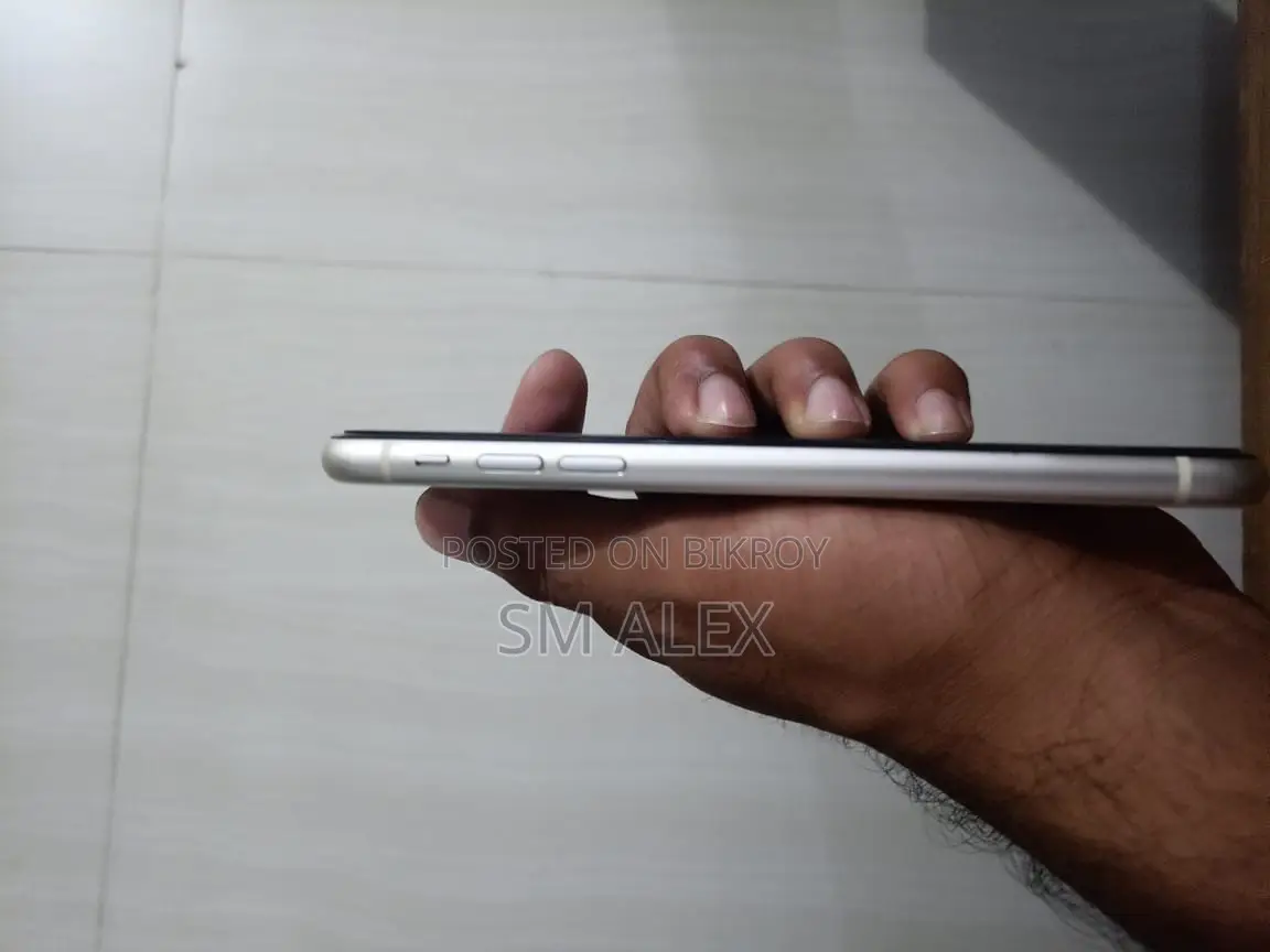 অ্যাপল আইফোন ১১ ১২৮ জিবি হোয়াইট