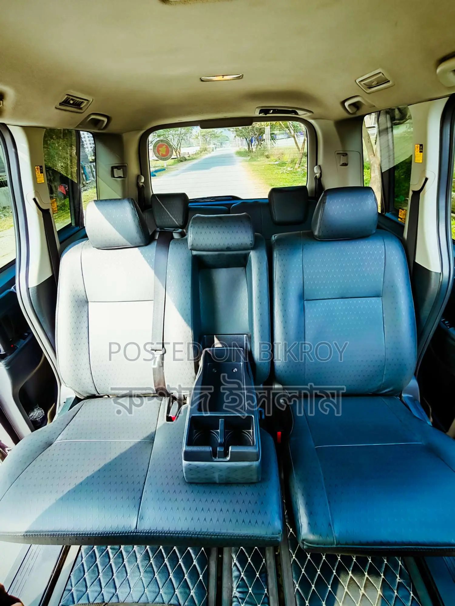 Toyota Noah 2.0 158hp FWD (8 Seater) 2011 Blue