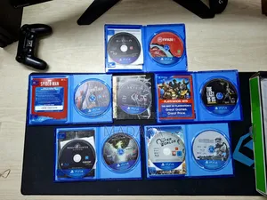 PS4 Pro 1TB (CUH-7202B) + 2 Controllers + 9 Games