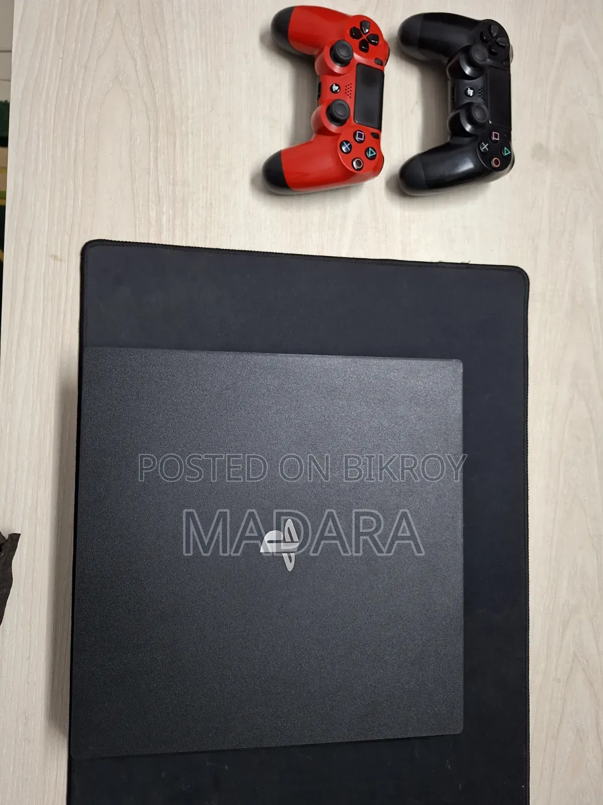 PS4 Pro 1TB (CUH-7202B) + 2 Controllers + 9 Games