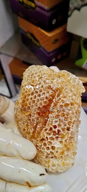 প্রাকৃতিক চাকের মধু