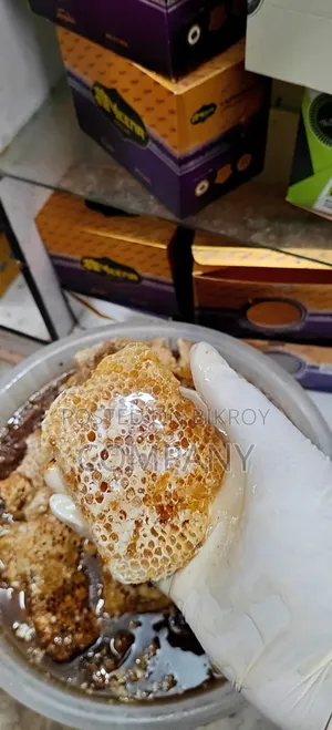 প্রাকৃতিক চাকের মধু