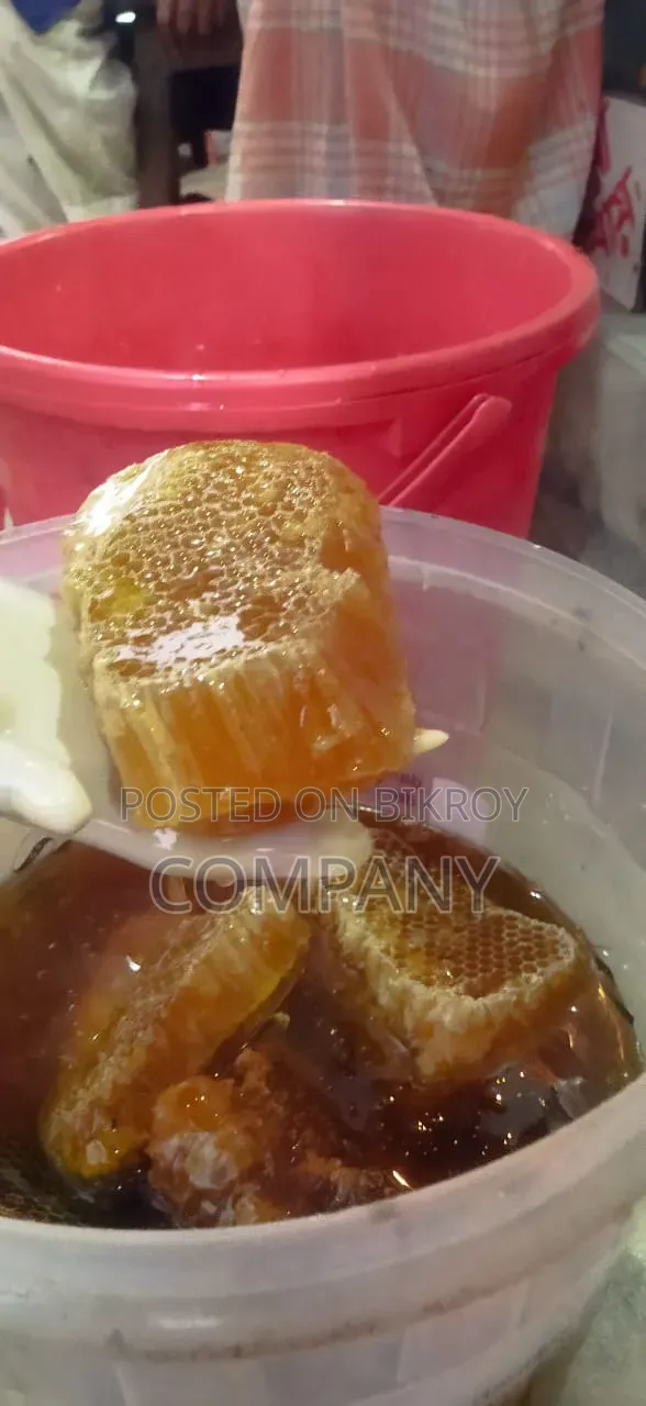 প্রাকৃতিক চাকের মধু