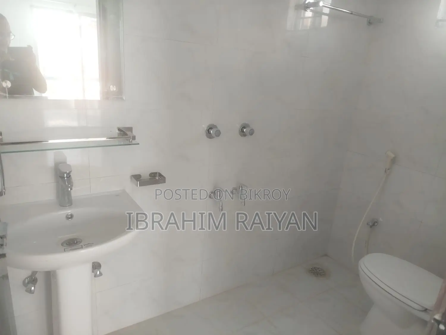 3bdrm Apartment in Aftab Nagar for rent