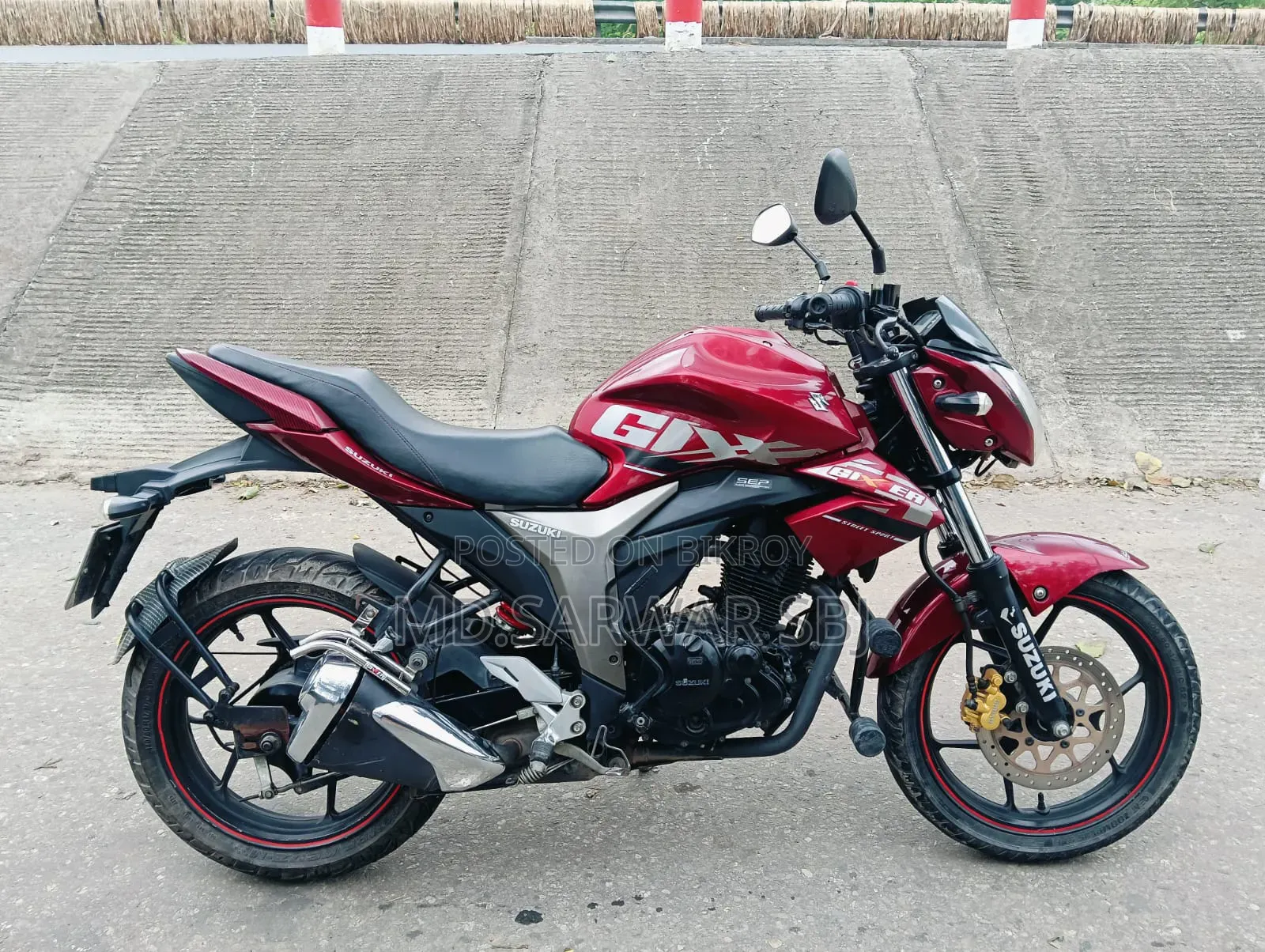 সুজুকি জিক্সার ২০২২ লাল